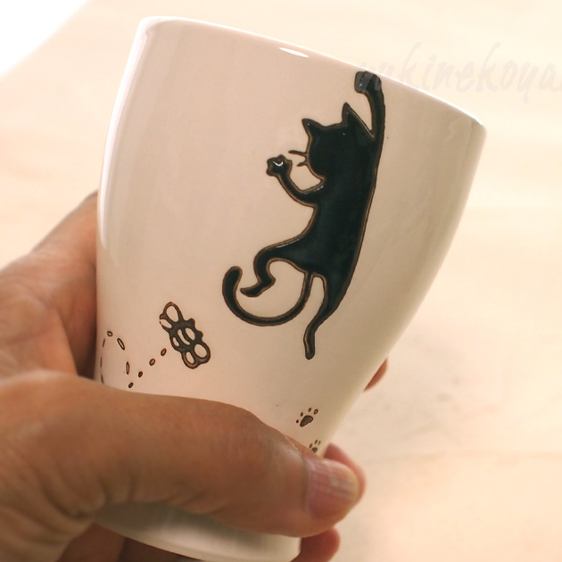 �L �Ԃ牺����l�R ���ۂ� �L�c �g������ �e�� �R�b�v ���̂� �����ݒ��q