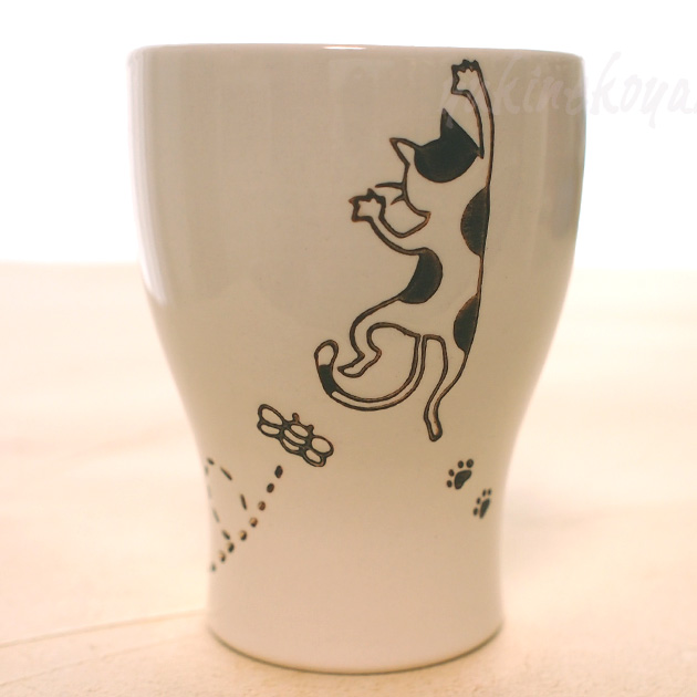 �L �Ԃ牺����l�R ���ۂ� �L�c �g������ �e�� �R�b�v ���̂� �����ݒ��q