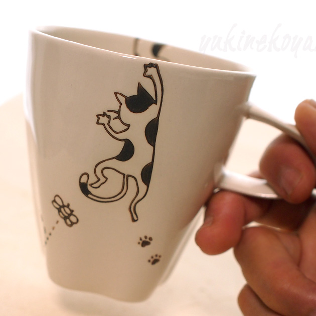 �L �Ԃ牺����l�R �����}�O�J�b�v �L�c �g������ �e��