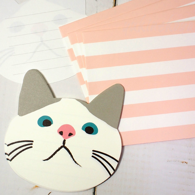 【猫のレターセット】白猫ターチャン（ダイカット猫顔便箋８枚・封筒４枚・封印シール４枚入り）