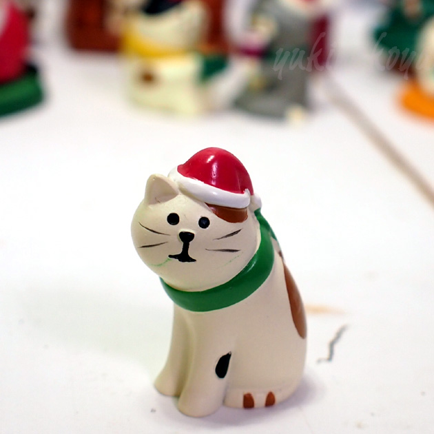 猫のマスコット　クリスマスの三毛猫★デコレ(DECOLE)concombre　まったりマスコット・クリスマス